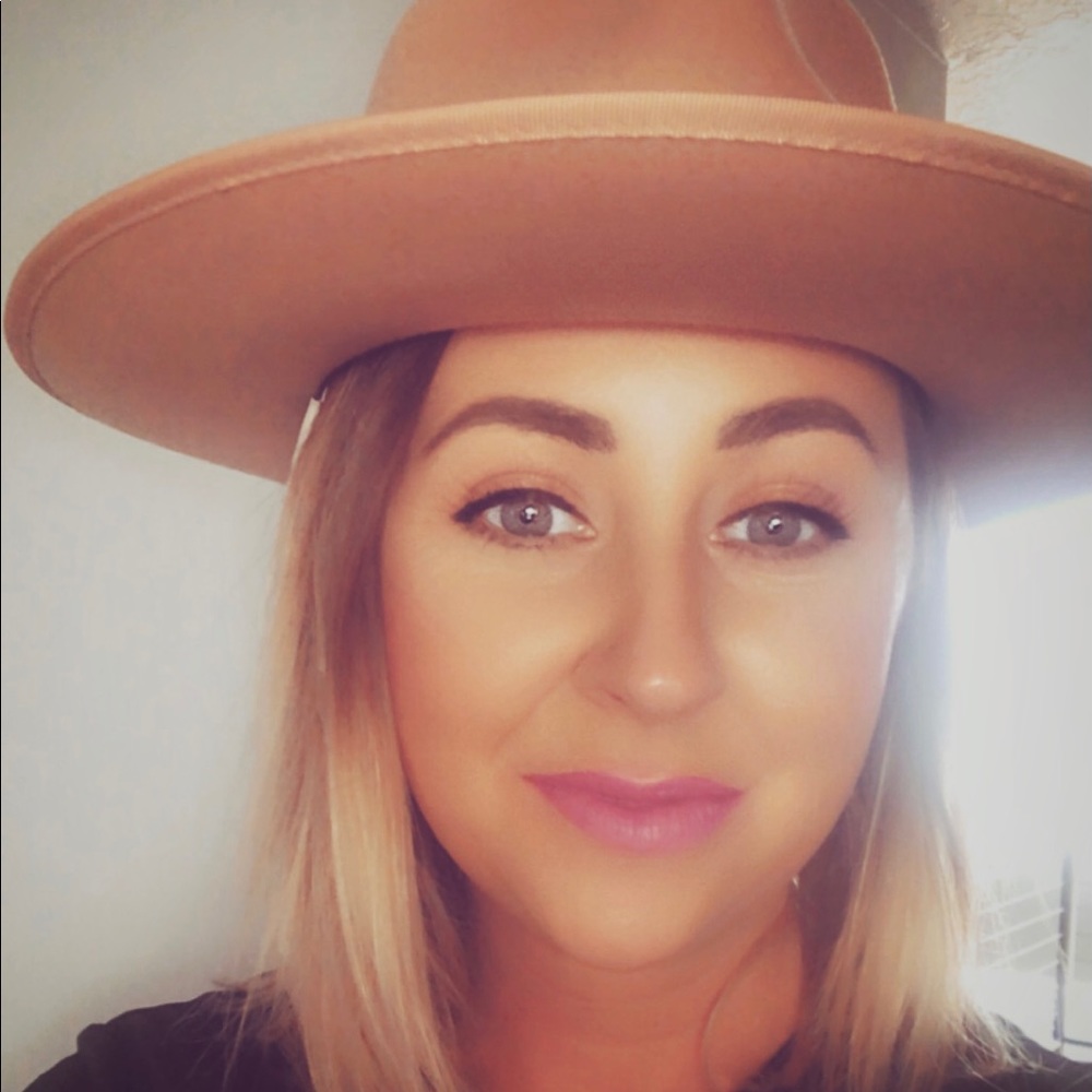 Meet your Posher, Liz